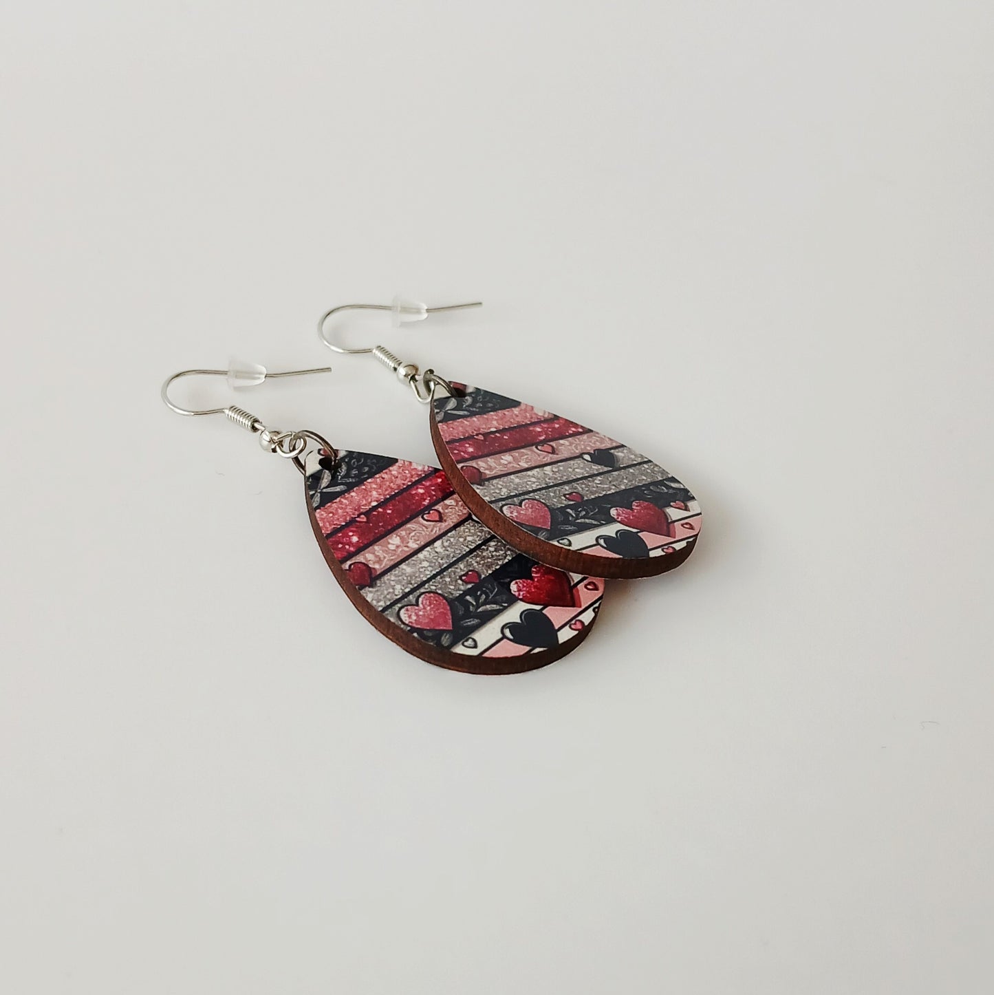 Boucle d'oreilles larme"Coeurs rose et noir"