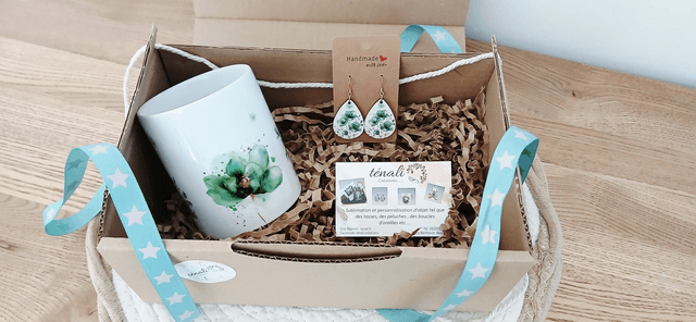 Box S : Tasse + Boucle d'oreilles "Fleur émeraude"
