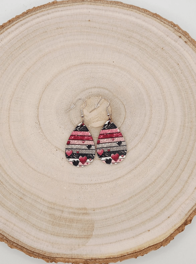 Boucle d'oreilles larme sublimée "cœur rose et noir"