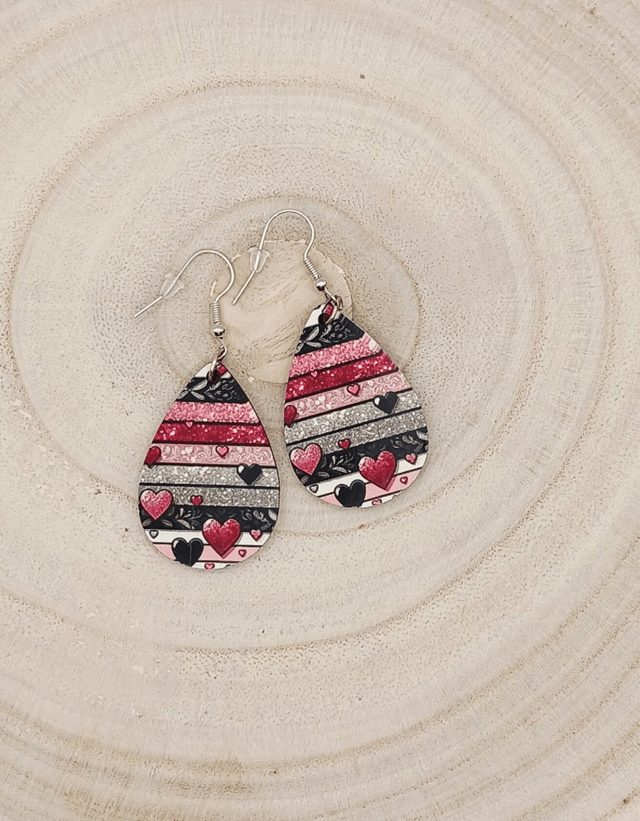 Boucle d'oreilles larme sublimée "cœur rose et noir"