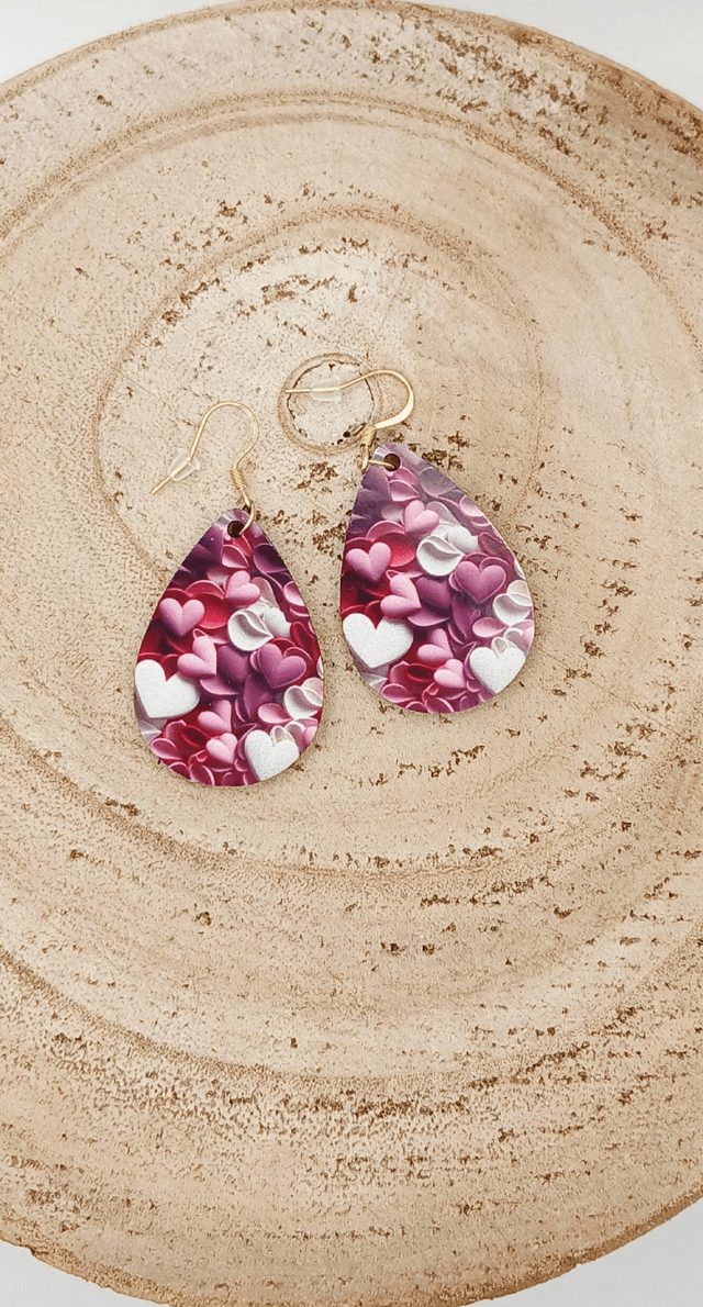 Boucle d'oreilles larme sublimée "confettis de cœur" 
