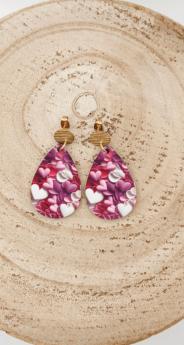 Boucle d'oreilles larme sublimée "confettis de cœur" avec support rond