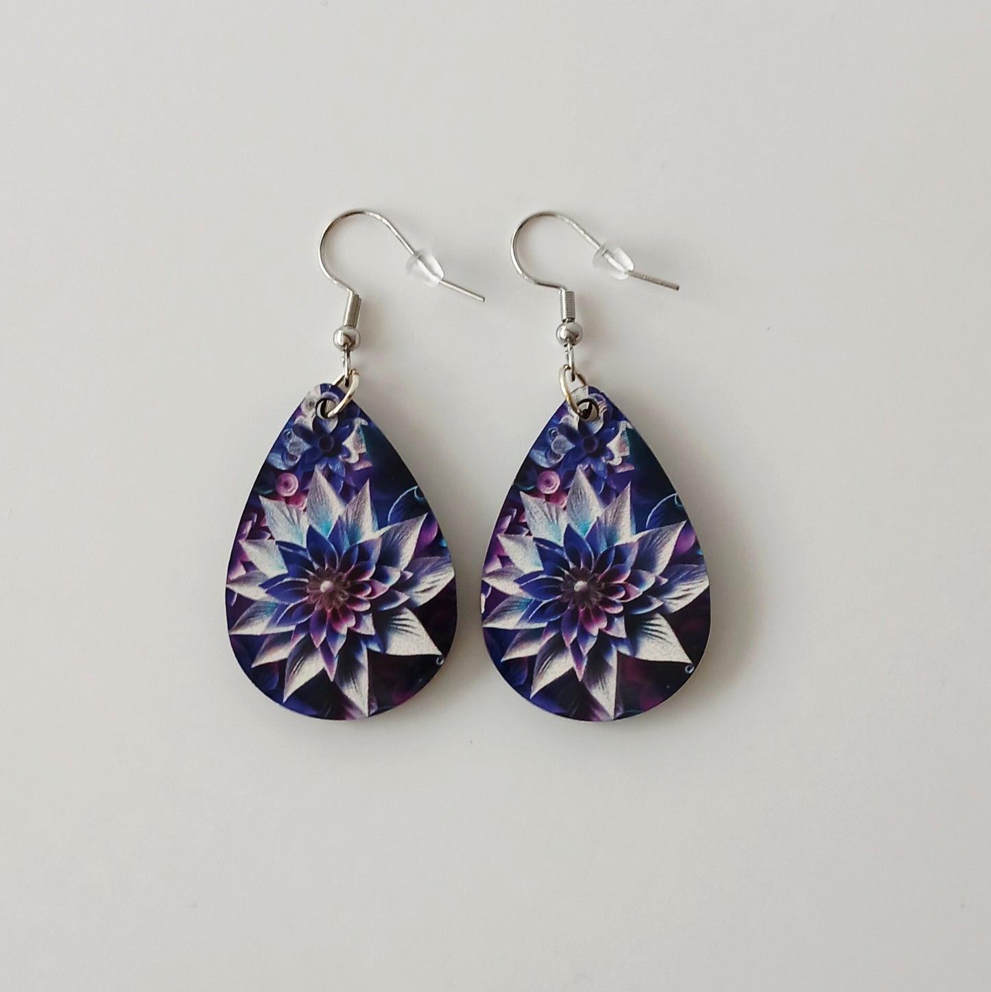 Boucle d'oreilles larme "Fleur violette"