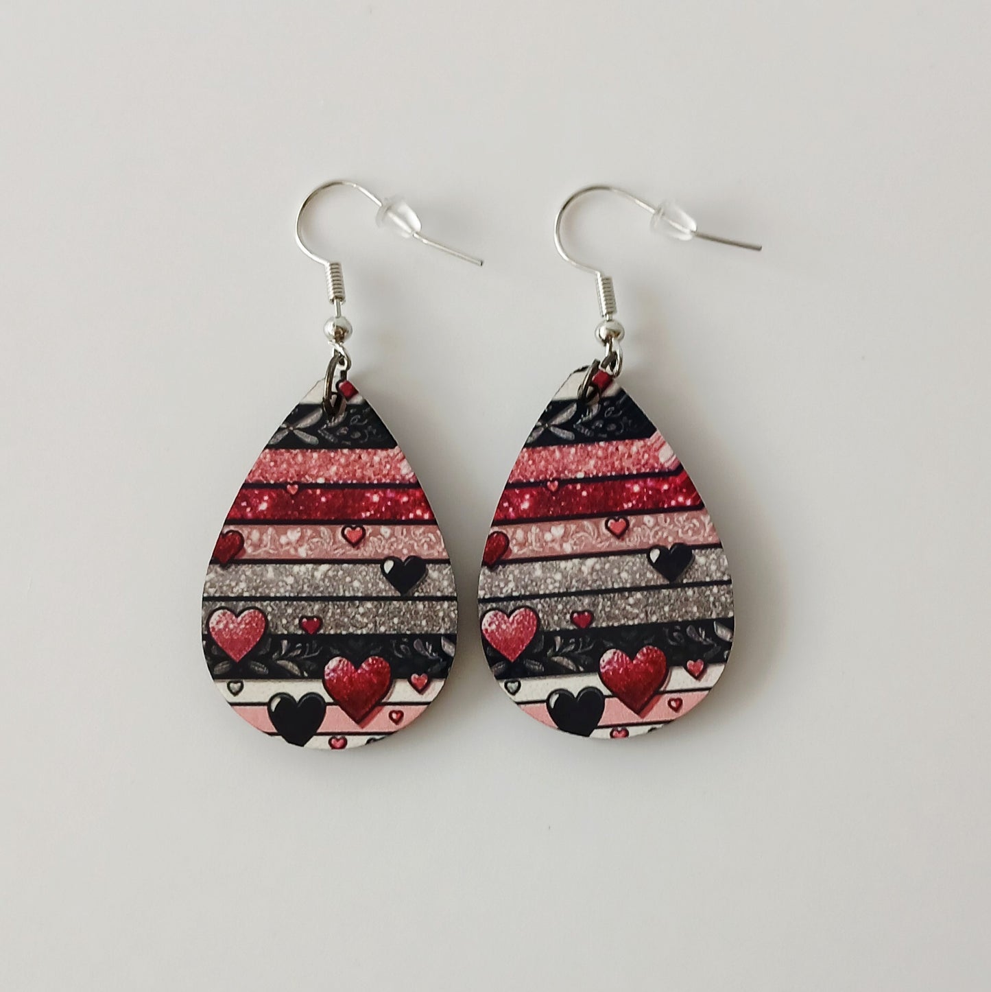 Boucle d'oreilles  larme"Coeurs rose et noir"