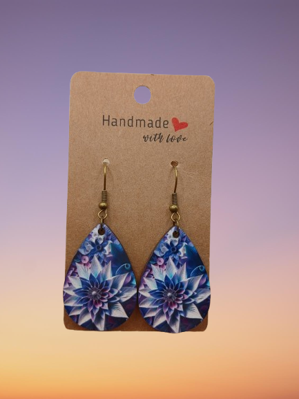 Boucle d'oreilles larmes image fleurs