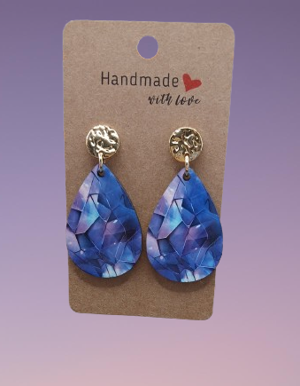 20250311_140033-removebg-preview Boucle d'oreilles larmes avec image holographique mauve
