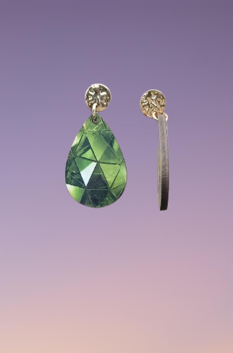20250311_140325-removebg-preview Boucle d'oreilles larmes avec image holographique verte