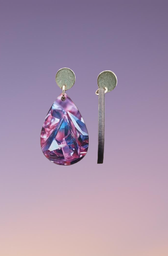 20250311_140744-removebg-preview Boucle d'oreilles larmes avec image holographique rose